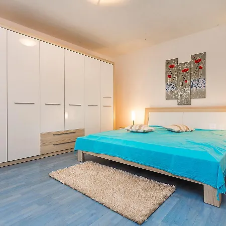 Holiday Laki.3 * Pula